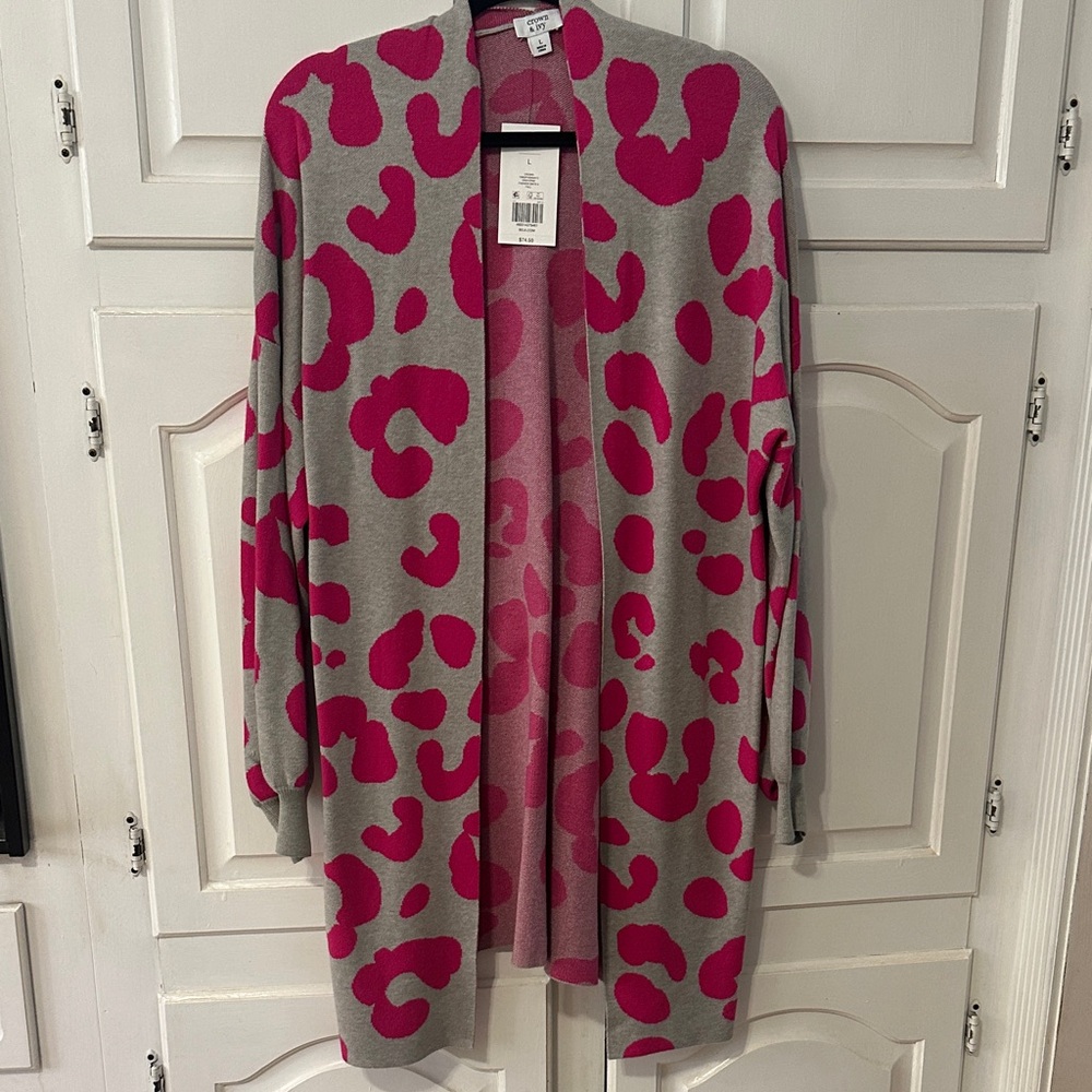 Crown & Ivy Gray and Pink Patterned Cardigan